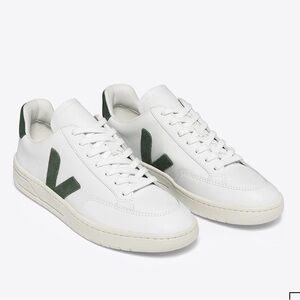 NEW Veja V-12 Sneakers